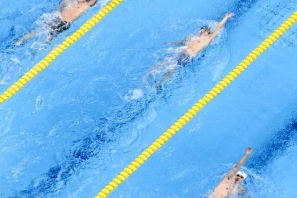 洛杉矶湖人训练营观察东契奇新赛季西部争冠与里夫斯角色定位分析